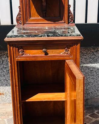 Coppia di eleganti mobiletti d’epoca