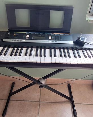 Tastiera Yamaha PSR-E243