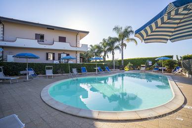 Appartamento con piscina vicino al mare