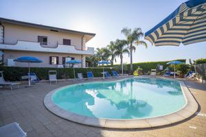 Appartamento con piscina vicino al mare