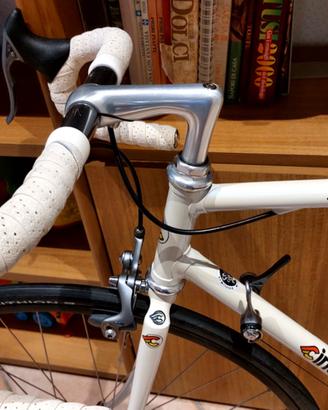 bici strada Cinelli