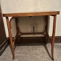 Tavolino in legno ex uso ufficio