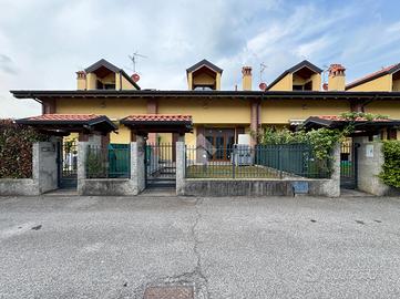 VILLA A SCHIERA A CASATENOVO