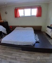Letto matrimoniale stile giapponese con 2 settimin