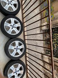 4 Cerchi in lega Ford 15’’ completo di pneumatici