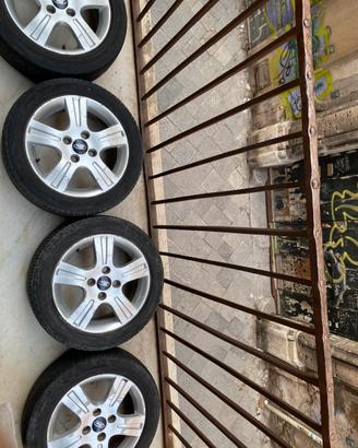 4 Cerchi in lega Ford 15’’ completo di pneumatici
