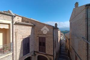 CASA SEMINDIPENDENTE A ATRI