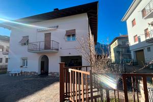 Ampio appartamento ultimo piano in bifamiliare