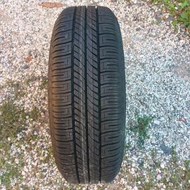  una gomma con cerchio 185/65/r15