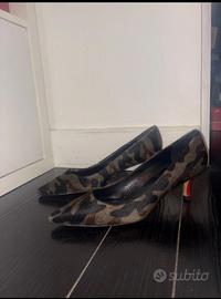 Decollete camouflage con tacco basso