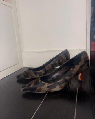 Decollete camouflage con tacco basso