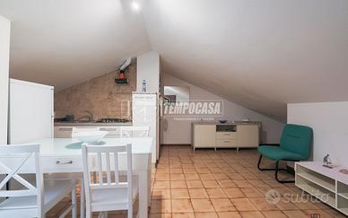 QUADRILOCALE MANSARDATO VICINO AL MARE CON CANTINA