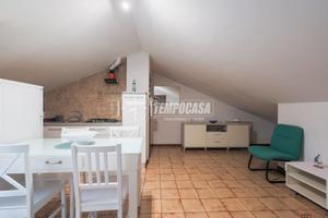 QUADRILOCALE MANSARDATO VICINO AL MARE CON CANTINA