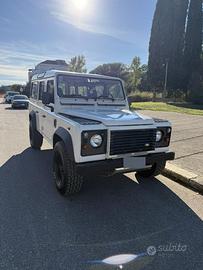 LAND ROVER DEFENDER