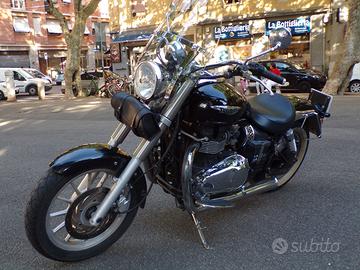 MOTO TRIUMPH AMERICA DEL 2009