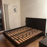 Letto matrimoniale con doghe in legno