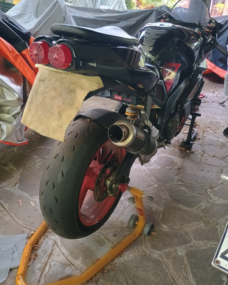 Aprilia Tuono RSV 1000