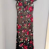 Abito elegante lungo da donna floreale velato.