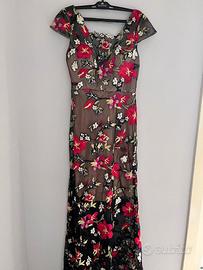 Abito elegante lungo da donna floreale velato.