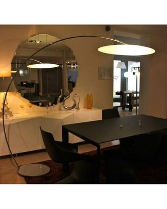 Lampada Astra Arc di Cattelan