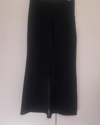 Pantaloni a zampa con elastico in vita