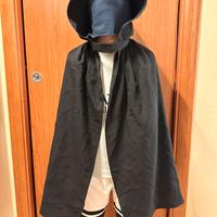 Mantello con cappuccio per carnevale