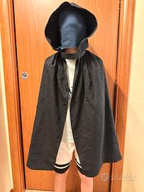 Mantello con cappuccio per carnevale