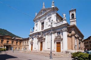 Alzano lombardo posto auto senza spese condominial