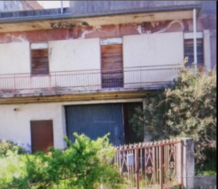 Edificio indipendente a più piani