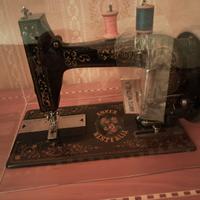 Macchina per cucire antica