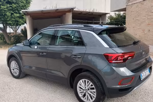 auto Volkswagen t rock 