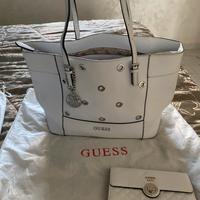 Borsa e portafoglio Guess
