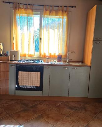 Cucina Completa Di Forno e Fuochi