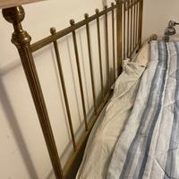 Due letti singoli in ottone