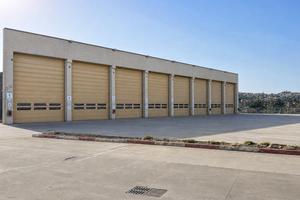 Capannoni, uffici e piazzali in zona industriale