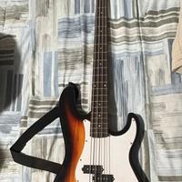 basso elettrico con custodia