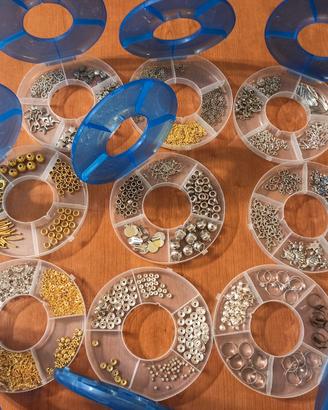 LOTTO ACCESSORI NUOVI PER BIGIOTTERIA 