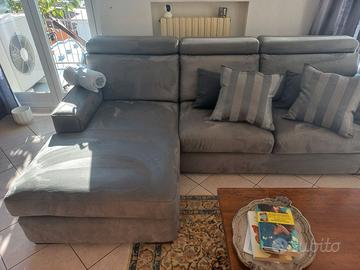 DIVANO CON PENISOLA,POLTRONE E SOFA'