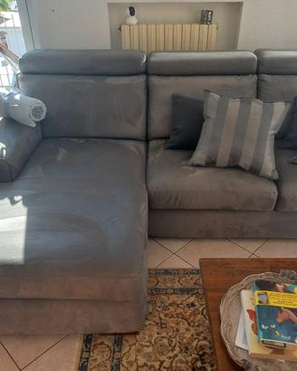 DIVANO CON PENISOLA,POLTRONE E SOFA'