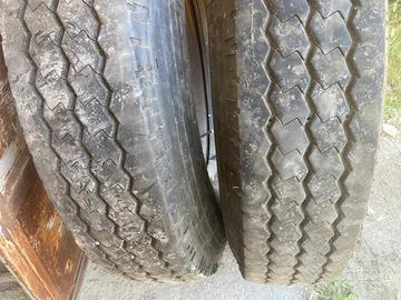 GOMME 8.25-20 , N°2 MICHELIN XZE , N°4 TAURUS