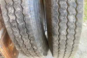 GOMME 8.25-20 , N°2 MICHELIN XZE , N°4 TAURUS