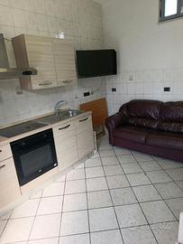 MONOLOCALE ARREDATO  ZONA STAZIONE AVERSA