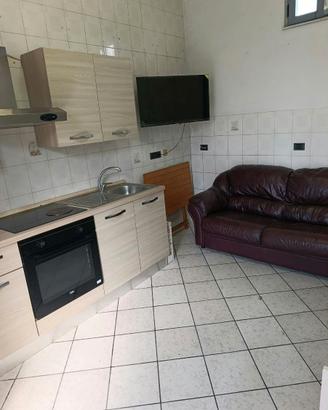 MONOLOCALE ARREDATO  ZONA STAZIONE AVERSA