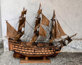 Modellino veliero Victory