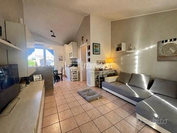 TRILOCALE IN ZONA SEMICENTRALE CON BALCONE