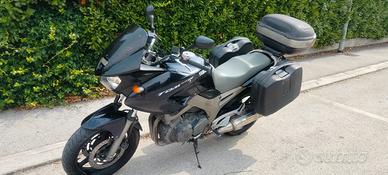 Yamaha TDM 900 con allestimento da viaggio