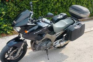 Yamaha TDM 900 con allestimento da viaggio