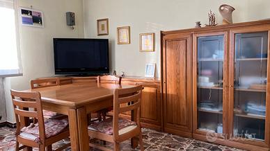 Soggiorno in legno massello