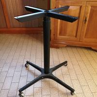 Cavalletto da officina o porta tv, con ruote