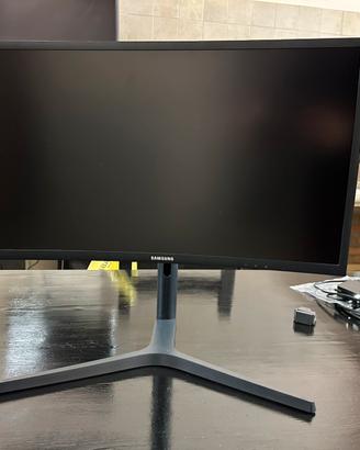Samsung curvo C24FG73FQU - 24 pollici - 144hz
